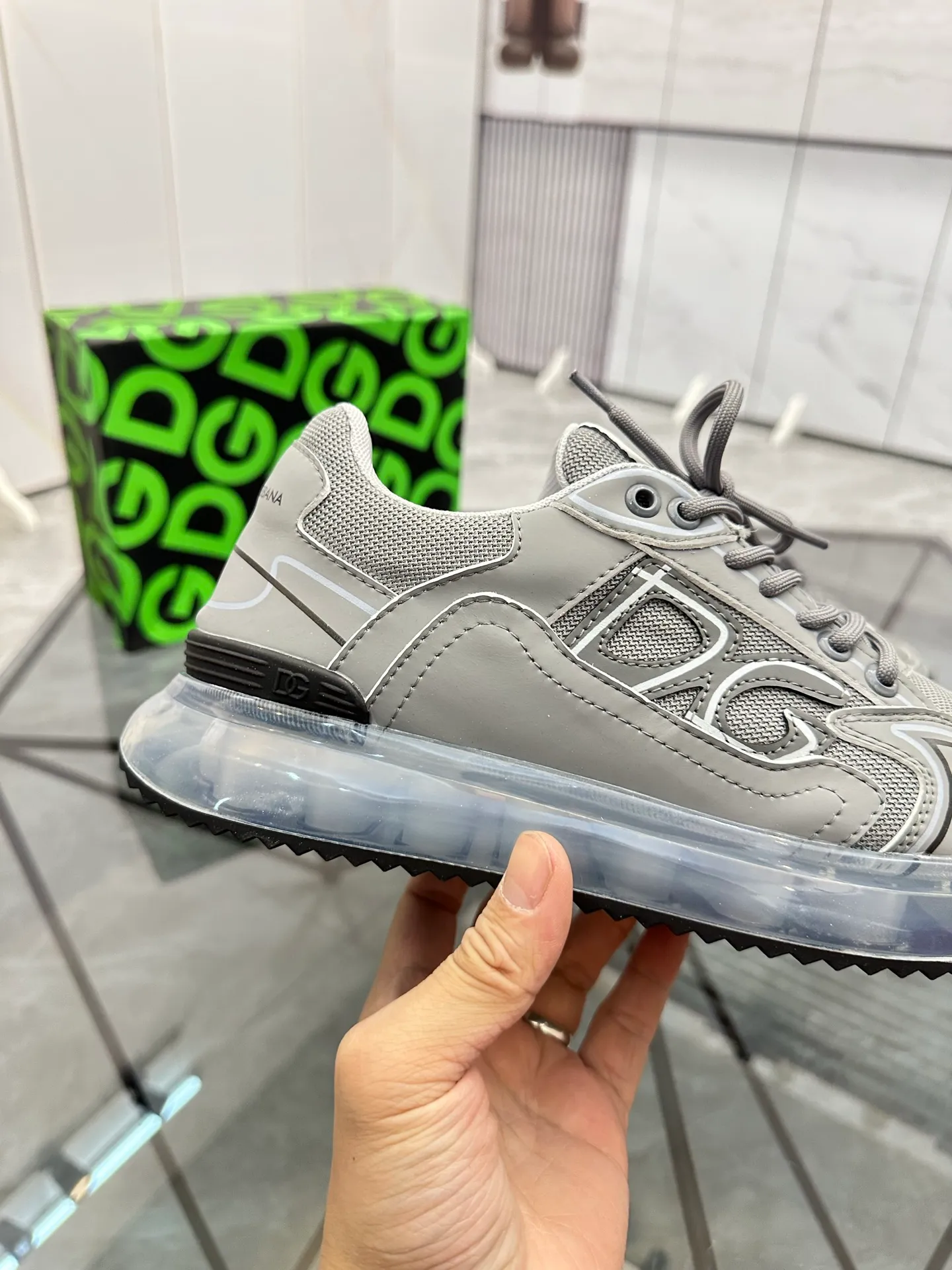 Men's shoes: 💰P500¥ Product trademark: DG "Dolce & Gabbana" low-top casual shoes Regular size: 35-44 (45.46 can be customized) Couple style Product materials: Upper imported cowhide stitching original material, breathable lining, original outsole. Number: 803